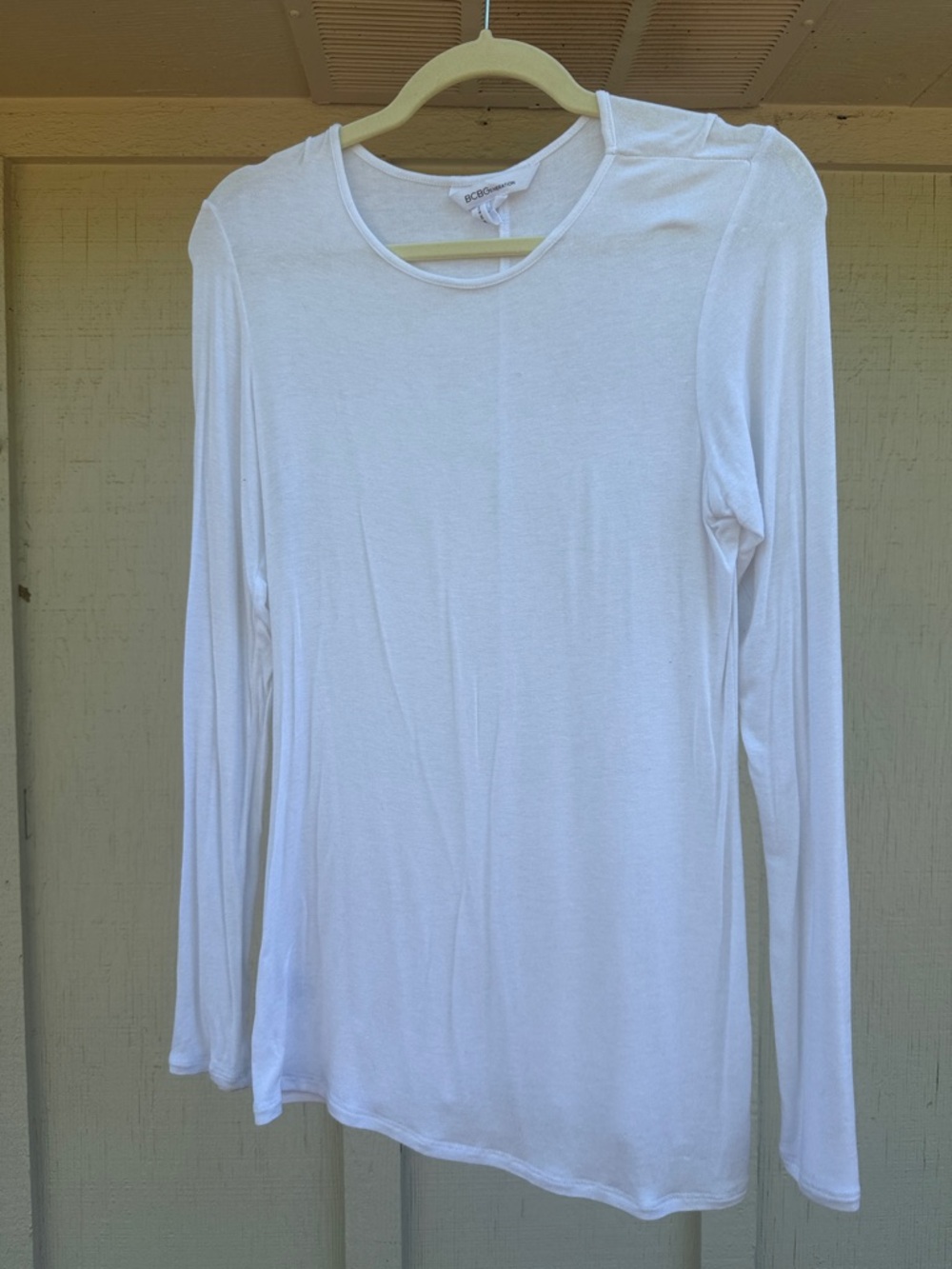 BCBGMaxAzria White Long-Sleeve Crewneck Tee